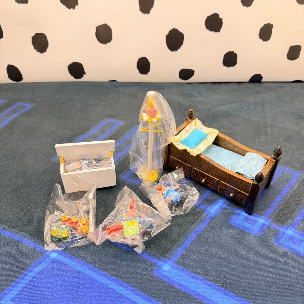 Vtg 1:12 Dollhouse Miniature Kids Bedroom Set Bed Toy Chest Clown Stand Boxed